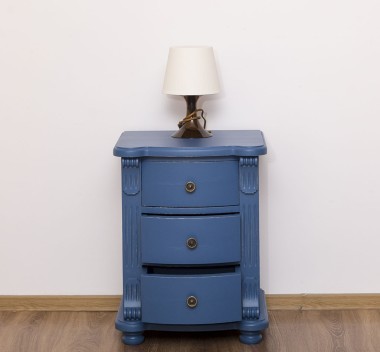 Noptiera cu 3 sertare curbate de la Rustic Butique PS45 - Culoare_P045A - VOPSIT ANTICHIZAT