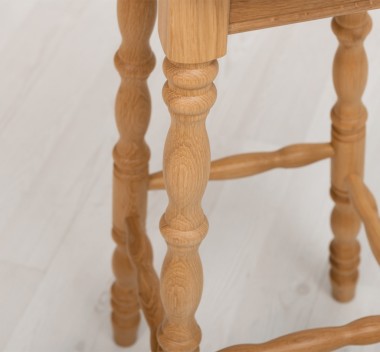 Scaun de bar cu picioare strunjite, din stejar - Culoare_P061 - LACUIT de la Rustic Butique OUTOPS655 - Culoare_P061 - LACUIT
