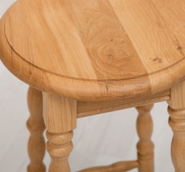 Scaun de bar cu picioare strunjite, din stejar - Culoare_P061 - LACUIT de la Rustic Butique OUTOPS655 - Culoare_P061 - LACUIT